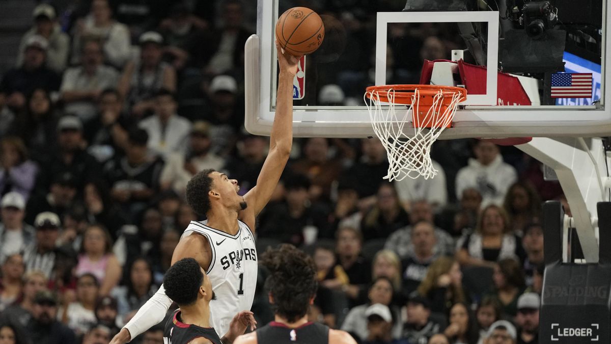 Nejlepší start v historii. San Antonio vyhrálo i popáté, opět zářil Wembanyama